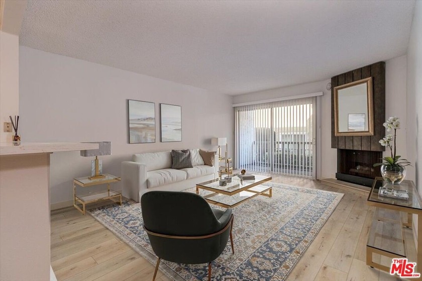 Light, bright and airy condo in a boutique building in - Beach Condo for sale in Playa Del Rey, California on Beachhouse.com