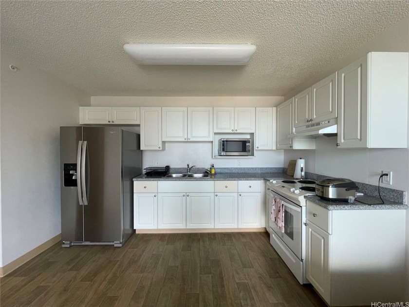 Well maintained 1 bedroom on the 36th floor of the highly - Beach Condo for sale in Honolulu, Hawaii on Beachhouse.com