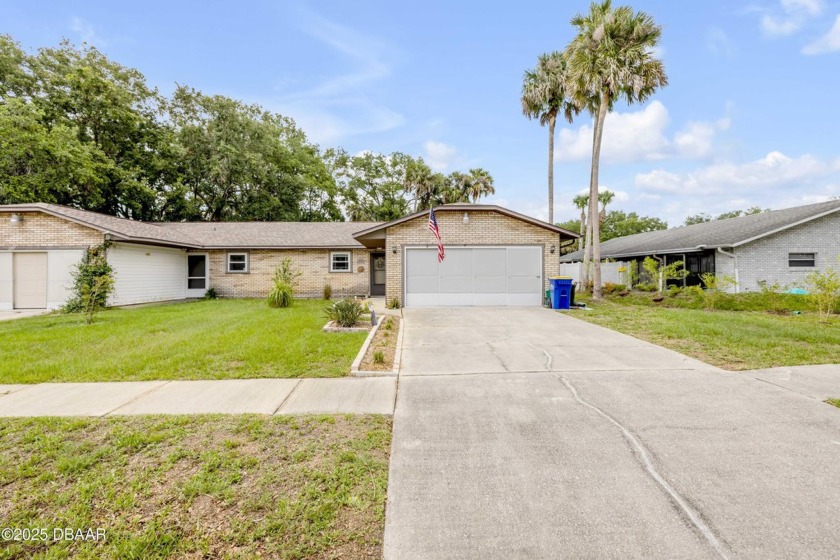 Rare find in Edgewater! This move-in ready 2-bedroom, 2-bathroom - Beach Home for sale in Edgewater, Florida on Beachhouse.com