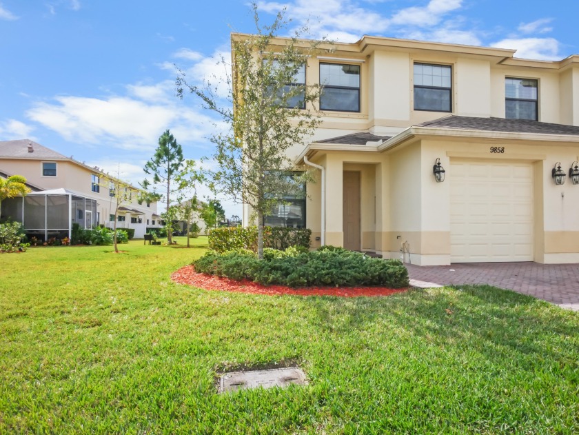 Absolutely gorgeous lake front corner unit, one of the largest - Beach Townhome/Townhouse for sale in Vero Beach, Florida on Beachhouse.com