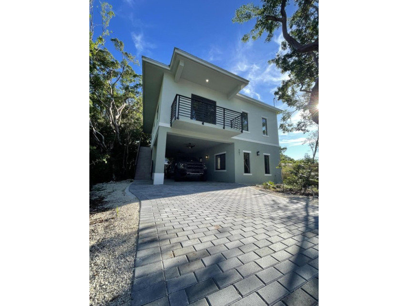 INVESTMENT OPPORTUNITY!!! Oversize Corner Lot 2 Story-home - Beach Home for sale in Key Largo, Florida on Beachhouse.com