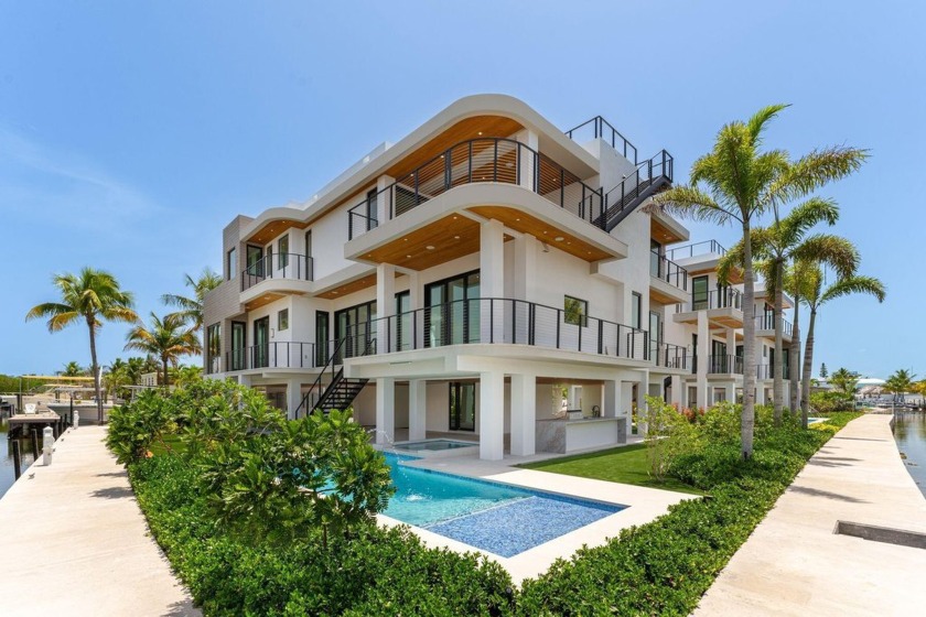 Extraordinary 6,043 Sq.Ft. waterfront home with the finest - Beach Home for sale in Key Largo, Florida on Beachhouse.com