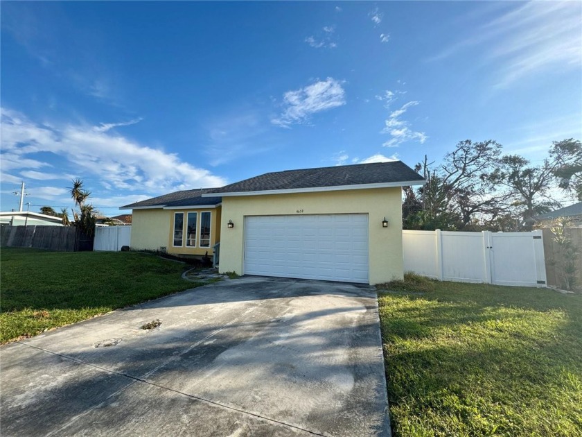 Welcome to this charming 2-bedroom, 2-bathroom home, offering 1 - Beach Home for sale in Venice, Florida on Beachhouse.com