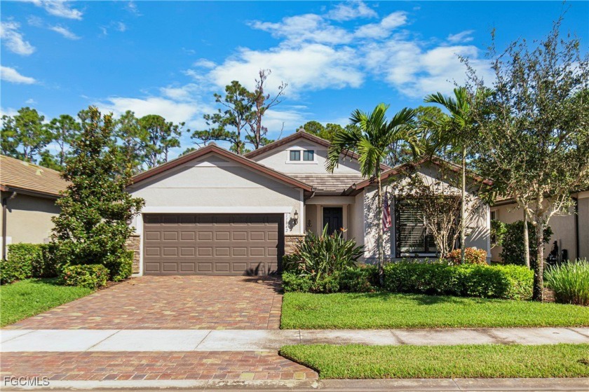 We invite you to view this beautiful FURNISHED Abbeyville - Beach Home for sale in Fort Myers, Florida on Beachhouse.com