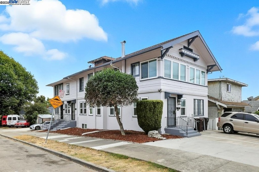 Over $10,000 Monthly Rental Income! A rare 5-unit investment - Beach Commercial for sale in Oakland, California on Beachhouse.com