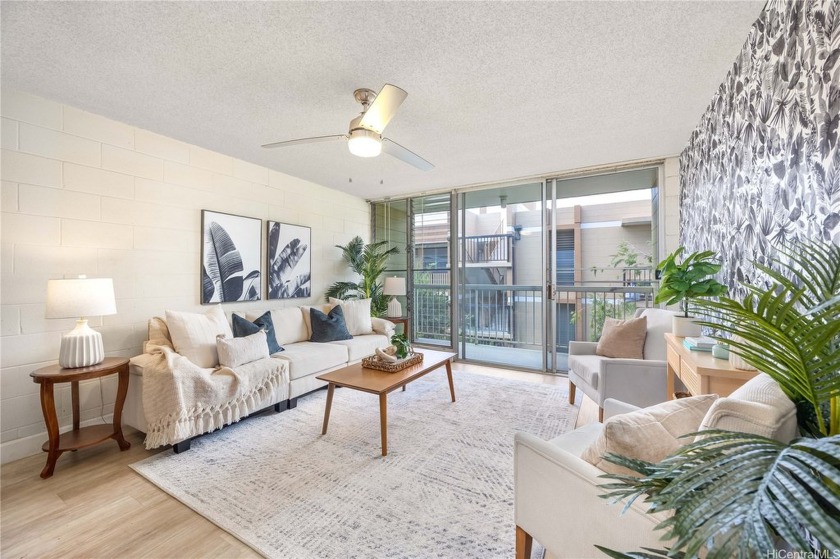 Opportunity knocks with this affordable-meets-stylish 2-bedroom - Beach Condo for sale in Pearl City, Hawaii on Beachhouse.com