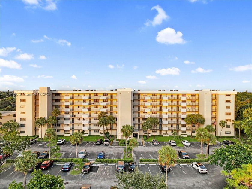 Beautiful 2-bedroom, 2-bath, 1,050 sq. ft. condo located in the - Beach Condo for sale in Deerfield Beach, Florida on Beachhouse.com