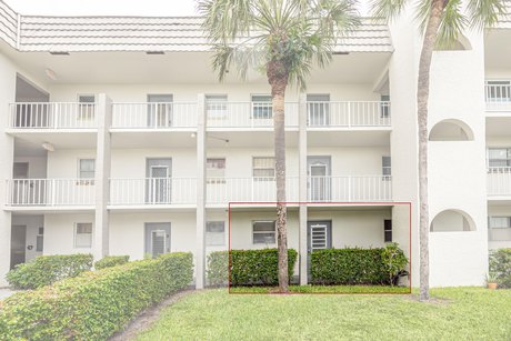 Own in the delightful populace of Sunrise Lakes .This apartment - Beach Condo for sale in Sunrise, Florida on Beachhouse.com