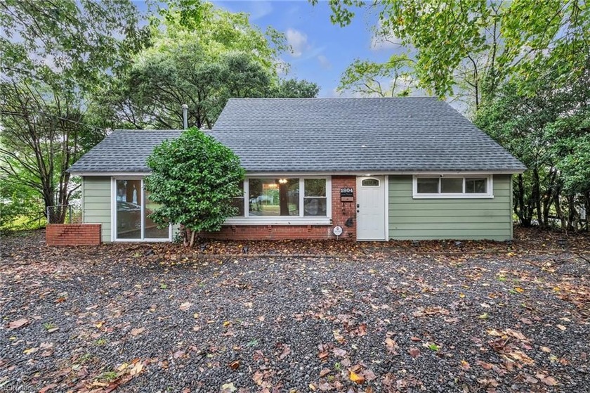 Welcome to 1804 Norview Ave, a beautifully updated Norfolk home - Beach Home for sale in Norfolk, Virginia on Beachhouse.com