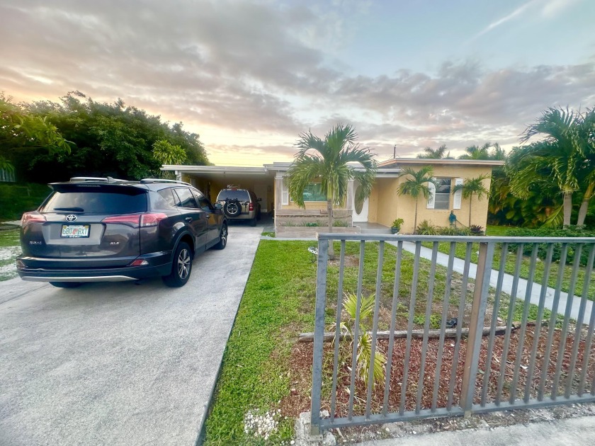 Mid century cozy concrete / block style home on a 10,450 square - Beach Home for sale in Riviera Beach, Florida on Beachhouse.com