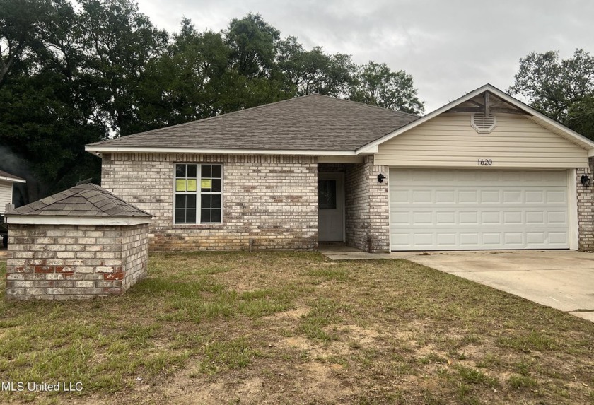 This beautiful 4-bedroom, 2-bath home is perfectly situated in - Beach Home for sale in Ocean Springs, Mississippi on Beachhouse.com