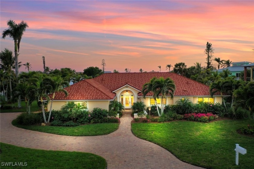 Absolutely gorgeous fully remodeled boating access home on an - Beach Home for sale in Sanibel, Florida on Beachhouse.com