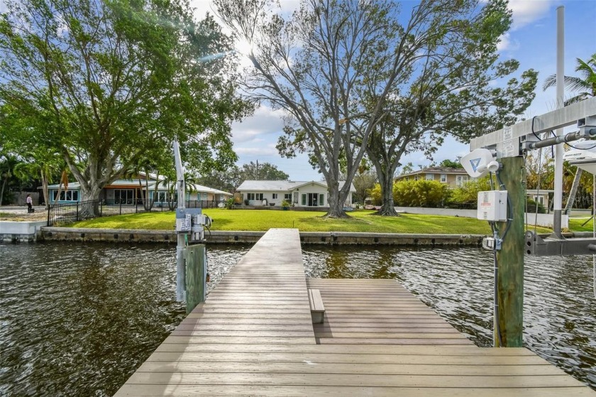 Take advantage of amazing opportunity to build your dream home - Beach Home for sale in St. Petersburg, Florida on Beachhouse.com