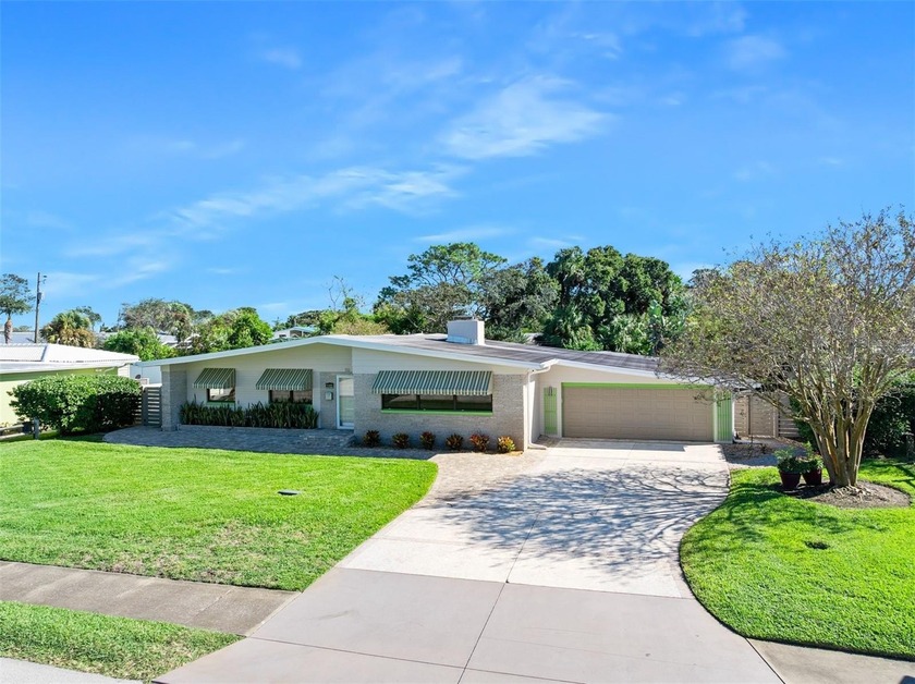 Fantastic mid-century with spectacular contemporary designer - Beach Home for sale in Ormond Beach, Florida on Beachhouse.com