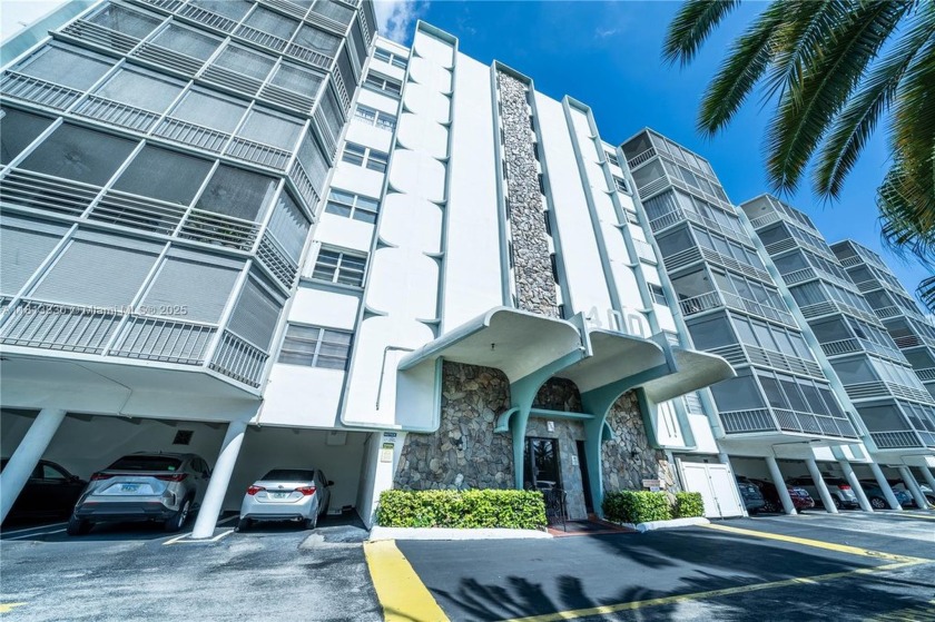 LOVELY COMPLEX OPPOSITE THE 5 STAR DIPLOMAT GOLF COURSE AND - Beach Condo for sale in Hallandale Beach, Florida on Beachhouse.com