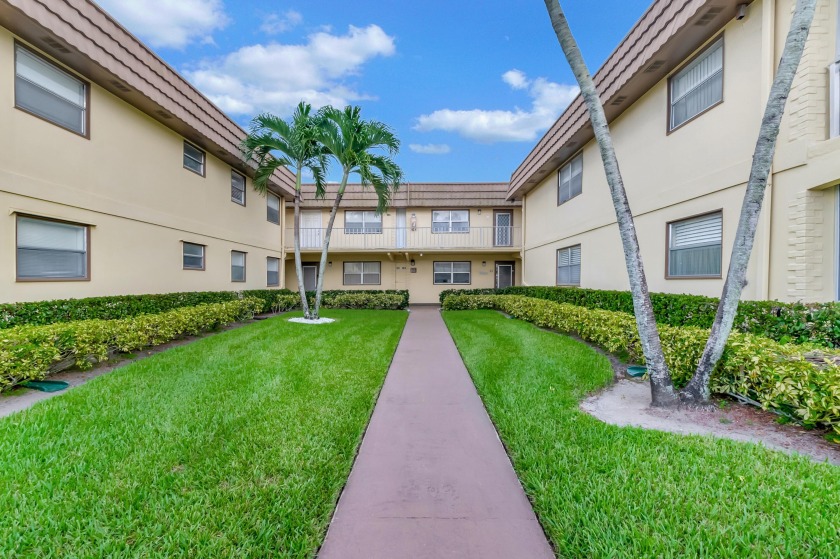 Beautiful well-kept ground floor garden view 2 bed/ 2 bath unit - Beach Condo for sale in Delray Beach, Florida on Beachhouse.com