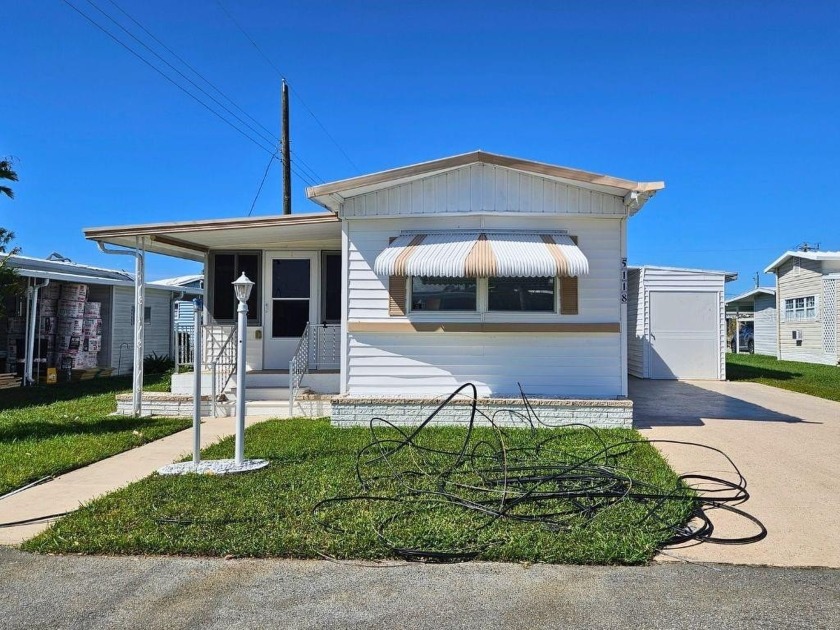 Welcome to Golf Lakes, a beautiful 55+ gated community in the - Beach Home for sale in Bradenton, Florida on Beachhouse.com