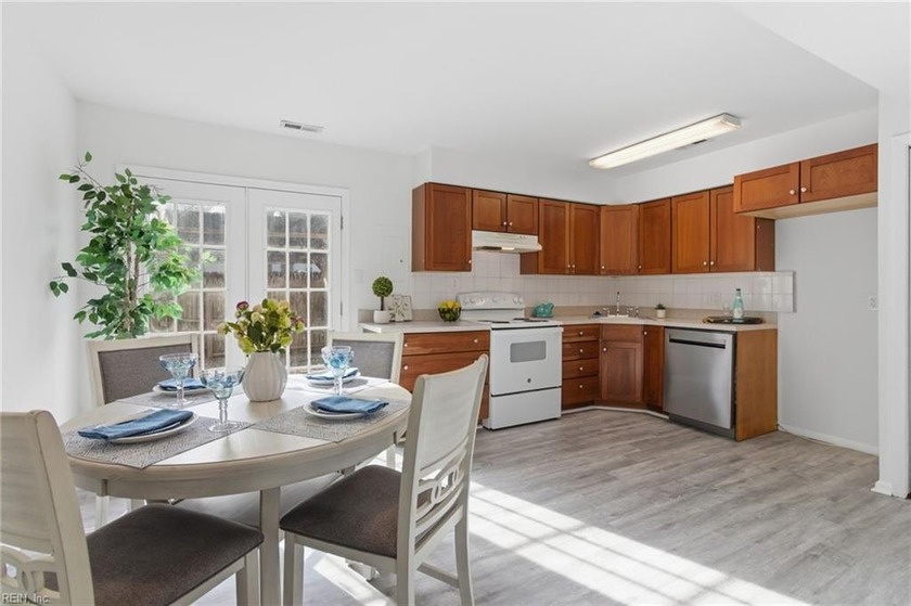 Christmas at the Beach!  Gorgeous Townhome with No HOA or Condo - Beach Condo for sale in Virginia Beach, Virginia on Beachhouse.com