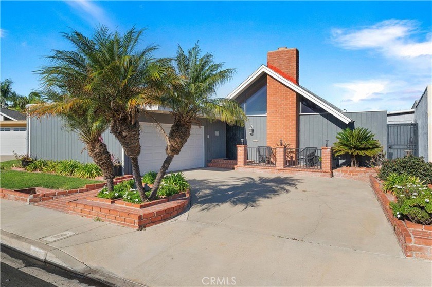1788 Hawaii Circle sits at the end of a quiet, private - Beach Home for sale in Costa Mesa, California on Beachhouse.com