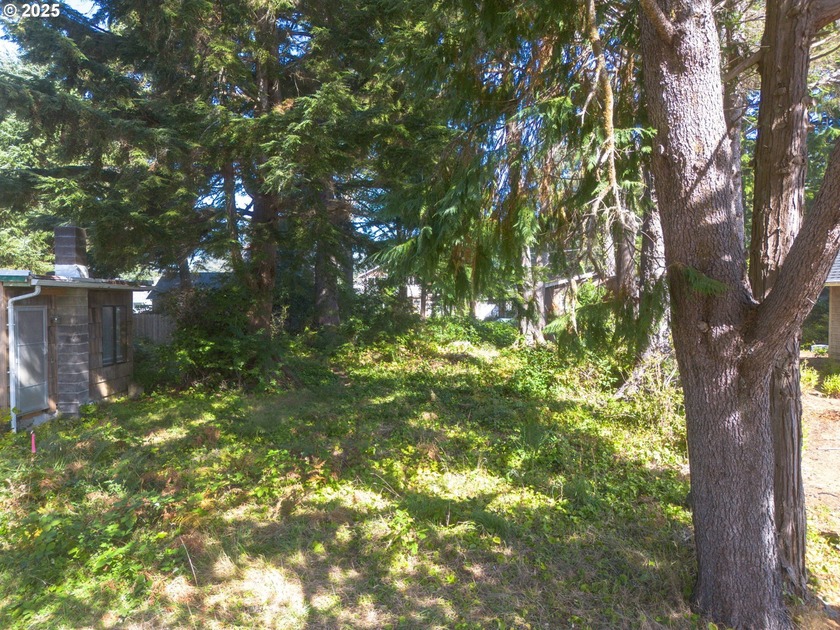 Prime Cannon Beach Lot - Steps from the Ocean and Haystack Rock - Beach Lot for sale in Cannon Beach, Oregon on Beachhouse.com