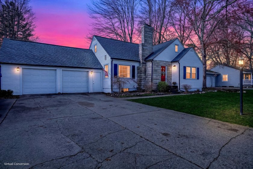 Beautiful 3 bed, 2 bath home in the Mona Shores School District - Beach Home for sale in Norton Shores, Michigan on Beachhouse.com
