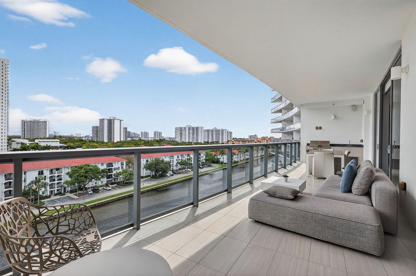 Experience luxury living in the heart of Aventura! This - Beach Condo for sale in Aventura, Florida on Beachhouse.com