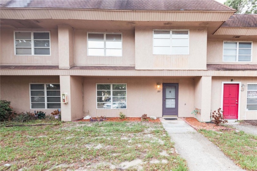 Beautiful Townhouse in Fairway Oaks. This lovely four- bedrooms - Beach Townhome/Townhouse for sale in Sarasota, Florida on Beachhouse.com