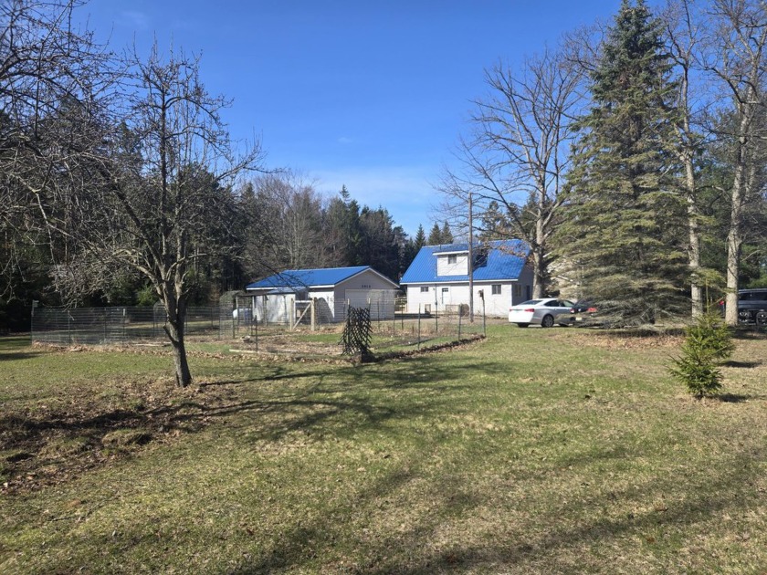 Cozy, Comfortable and well maintained, This 3 Bedroom 2 bath - Beach Home for sale in Manistee, Michigan on Beachhouse.com