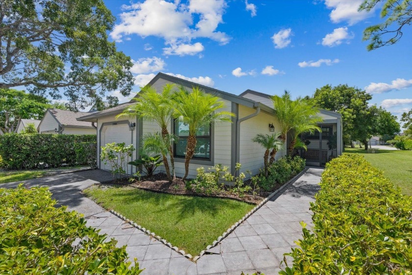 Welcome to this charming 2 bed, 2 bath single-family home - Beach Home for sale in Wellington, Florida on Beachhouse.com