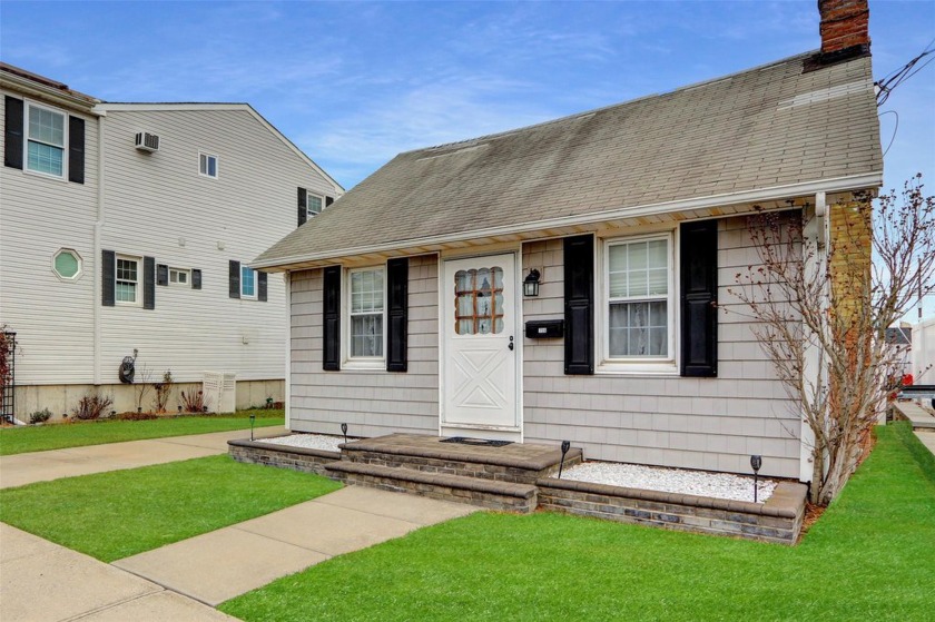 Adorable Waterfront Two Bedroom Cape Cod Style Home Located In - Beach Home for sale in Lindenhurst, New York on Beachhouse.com