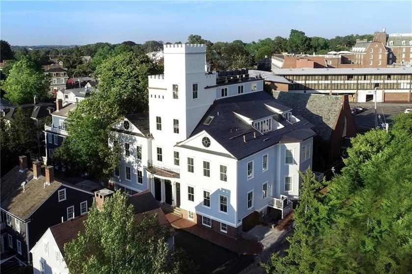 Sophisticated Penthouse unit with soaring ceilings, oversized - Beach Condo for sale in Newport, Rhode Island on Beachhouse.com
