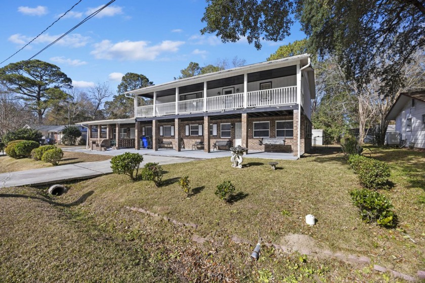 Welcome to your spacious brick home on Acacia St where a unique - Beach Home for sale in Charleston, South Carolina on Beachhouse.com