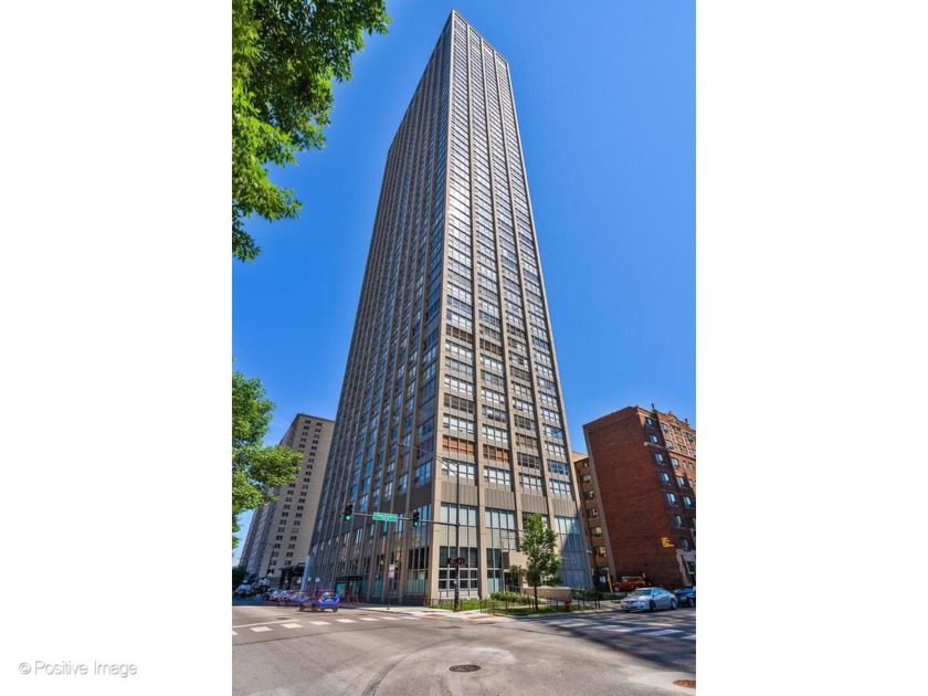 Enjoy stunning lake and city views from this 33rd-floor corner 2 - Beach Home for sale in Chicago, Illinois on Beachhouse.com