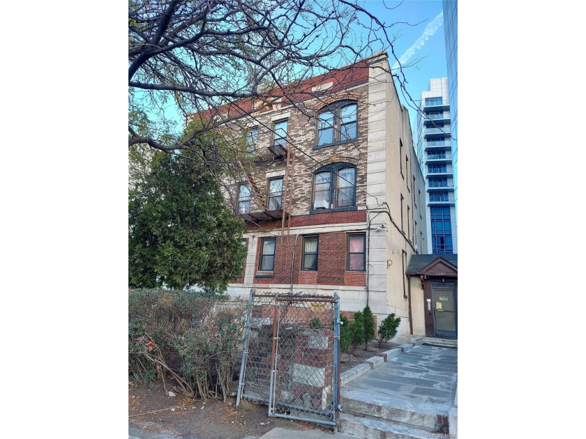 12 Dwelling House For Sale. 1st Floor To 3rd Floor, Each Floors - Beach Commercial for sale in Flushing, New York on Beachhouse.com