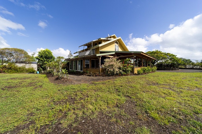 View video walkthrough of this amazing property - Beach Home for sale in Keaau, Hawaii on Beachhouse.com