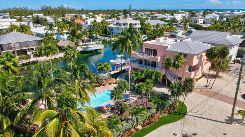 Resort style living! Located on a quiet Cul-de-sac in the highly - Beach Home for sale in Lower Matecumbe Key, Florida on Beachhouse.com
