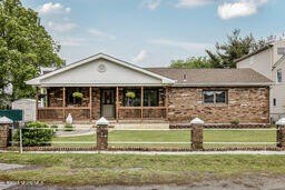 THE SPRAWLING RANCH YOU HAVE BEEN WAITING FOR !!! POSSIBLE - Beach Home for sale in Point Pleasant, New Jersey on Beachhouse.com