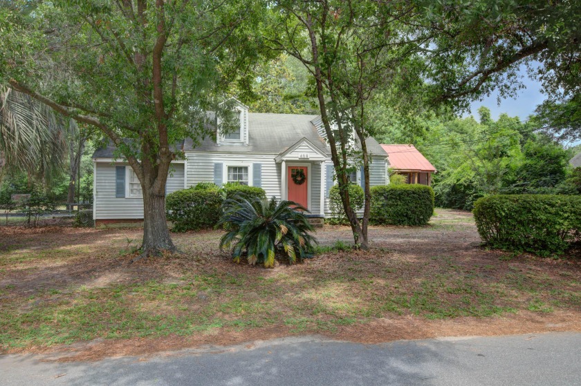 Attention Investors - Location, location, LOCATION! Great - Beach Home for sale in Charleston, South Carolina on Beachhouse.com