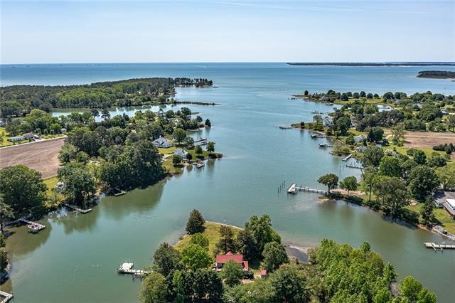 'VIEW POINT,' such a charming waterfront home with a FABULOUS - Beach Home for sale in Kilmarnock, Virginia on Beachhouse.com
