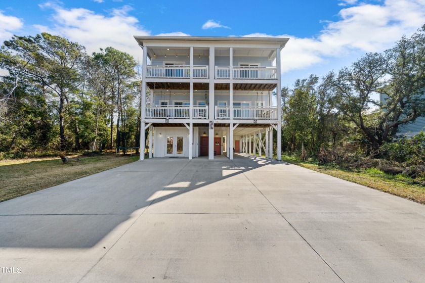 Join the island life with this charming 4-bedroom, 3.5 baths - Beach Townhome/Townhouse for sale in Carolina Beach, North Carolina on Beachhouse.com