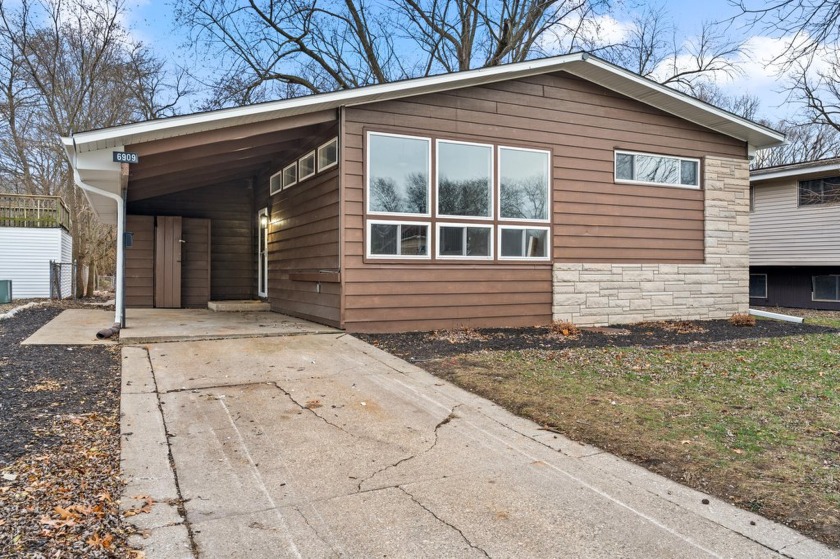 Welcome to this beautifully remodeled 3-bedroom, 2-bathroom home - Beach Home for sale in Gary, Indiana on Beachhouse.com