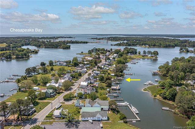 Wonderful Victorian waterfront home located in the Heart of - Beach Home for sale in Reedville, Virginia on Beachhouse.com