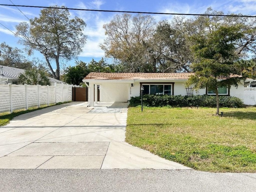 Most charming home in Sarasota!  SURVIVED ALL THE HURRICANES - Beach Home for sale in Sarasota, Florida on Beachhouse.com