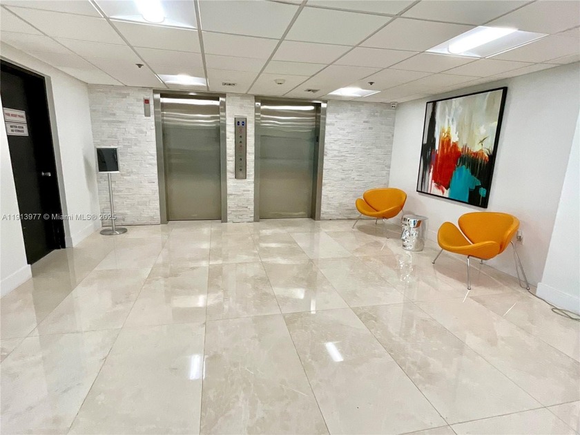 BEAUTIFUL Spacious & Bright 2 Bed/2 Bath with nice view balcony - Beach Condo for sale in Hollywood, Florida on Beachhouse.com