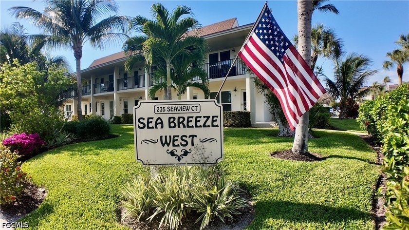 Live the island lifestyle in this fully renovated efficiency - Beach Condo for sale in Marco Island, Florida on Beachhouse.com