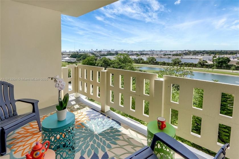 Experience Hillcrest living in this spacious 1BR 1.5BA 8th floor - Beach Condo for sale in Hollywood, Florida on Beachhouse.com