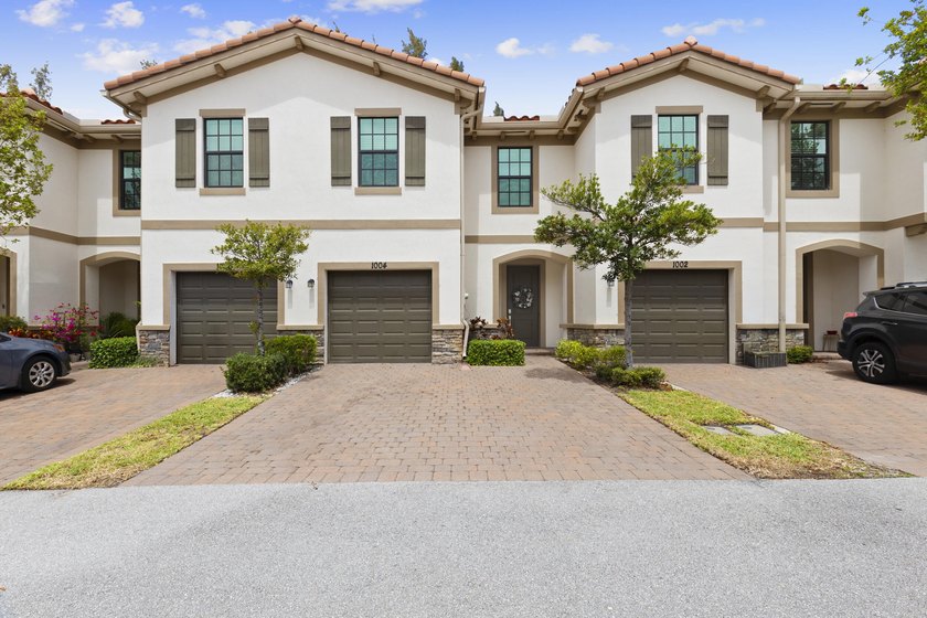 Welcome to this well-maintained 3-bedroom, 2.5-bathroom townhome - Beach Townhome/Townhouse for sale in Riviera Beach, Florida on Beachhouse.com