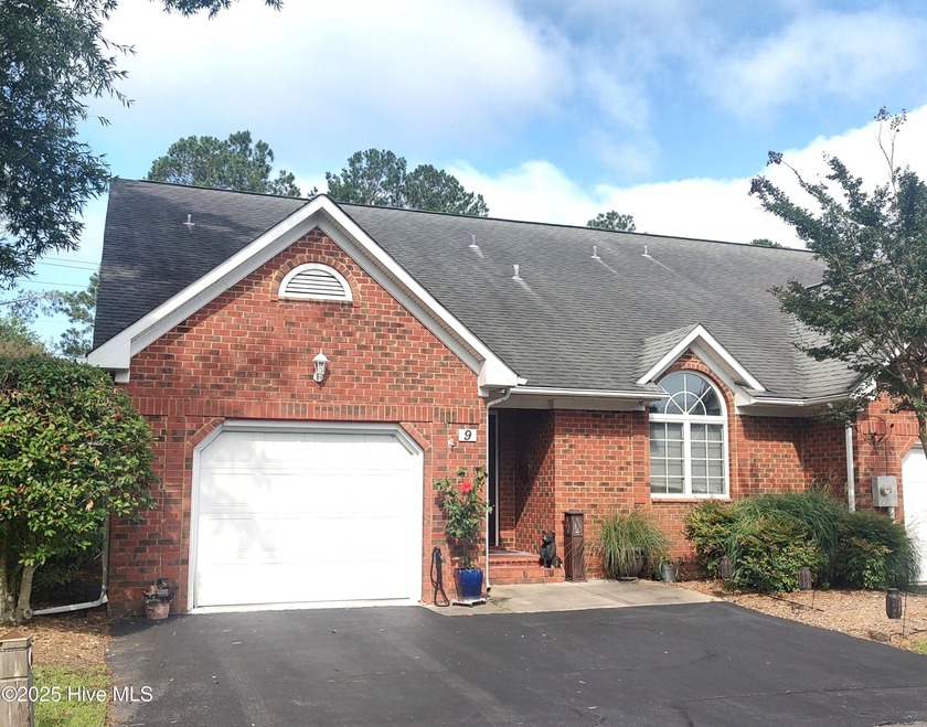 Coastal Living in this townhome in the Golf and Waterfront - Beach Townhome/Townhouse for sale in New Bern, North Carolina on Beachhouse.com