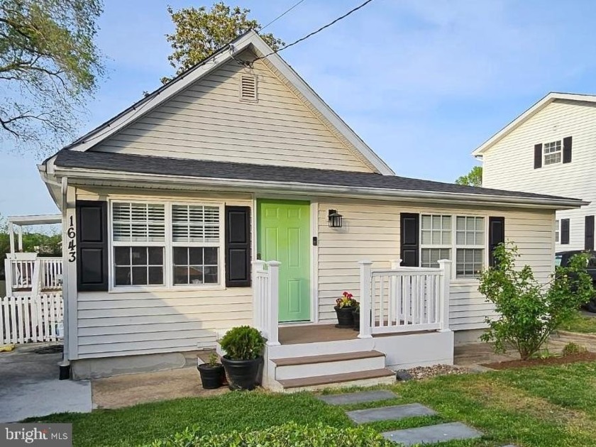 Professional Photos Coming!  Recently renovated and move-in - Beach Home for sale in Edgewater, Maryland on Beachhouse.com