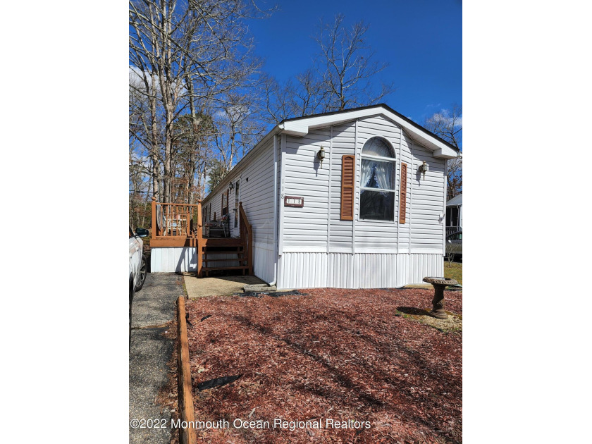 Lovely Manufactured Home w/vaulted ceilings, offers split floor - Beach Home for sale in Barnegat, New Jersey on Beachhouse.com